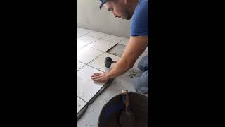 Como instalar piso cerámico para principiantes  how to install ceramic floor on uneven surface [upl. by Koblas]