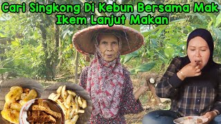 Melihat Mak Ikem Cari Singkong Di Kebun Lanjut Botram Dengan Makanan Sederhana Enak nya Luar Biasa [upl. by Arrek]