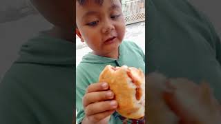 Abyan makan burger di beliin mamah [upl. by Adneram]