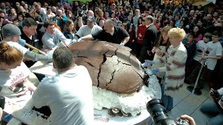 Vermont bakery trying to break whoopie pie world record set in Maine [upl. by Eerat478]