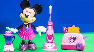 Exploring the Minnie Mouse Bowtastic Kitchen Chef set and Vacuum [upl. by Aramas379]