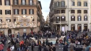 Saldi primo giorno di offerte a Roma le impressioni dei consumatori [upl. by Edholm217]