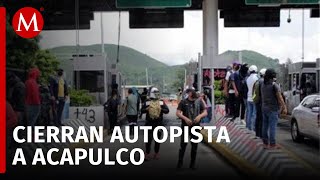 Estudiantes de la Normal Rural de Ayotzinapa toman la caseta de Palo Blanco en la Autopista del Sol [upl. by Lankton]