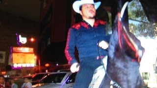 ARLEY PEREZ llega a Caballo a El Rodeo de Pico Rivera [upl. by Solley]