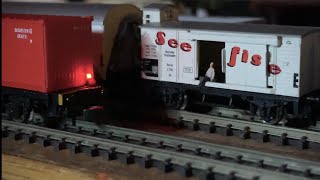 quotEOTDquot End Of Train Device  CARGO freight wagon RED lighting LED Echelle Z scale [upl. by Hetti125]