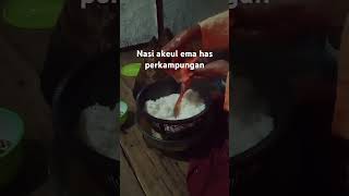 Nasi akeul emak di kampung emang enak karena sudah langka sekalih shorts perkampungan [upl. by Haskins]