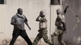 Lassina Sawadogo Lhomme qui affronta larmée à mains nues [upl. by Byrn]