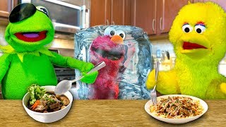 Kermits Kitchen COOK OFF EDITION Kermit the Frog VS Big Bird ft Frozen Elmo [upl. by Treblih]