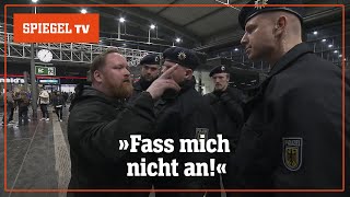 Waffenkontrollen an Berliner Bahnhöfen  SPIEGEL TV [upl. by Tonya790]