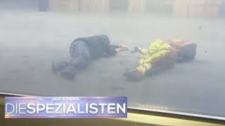 Bewusstloser Sanitäter im Lagerhaus Wieso fallen alle in Ohnmacht  Die Spezialisten  SAT1 TV [upl. by Ettenan]