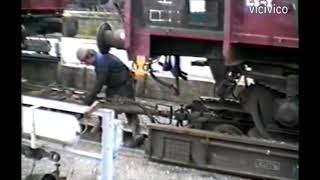 DDR 1987 Fichtelbergbahn Ein Güterzug wird vorbereitet mit Rollwagen [upl. by Glori]