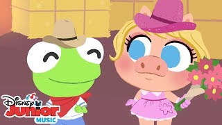 Froggy Went ACourtin 🐸 ❤️ 🐷 🎶 Disney Junior Music Nursery Rhymes  Disney Junior [upl. by Till]