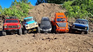 ВАЛЯТСЯ с горы все  Пять внедорожников и МОЩНЫЙ ПОДЪЕМ в гору  RC OFFroad 4x4 [upl. by Ynattyrb]