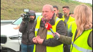 La rebelión del campo Los agricultores sacan los tractores a las carreteras  Espejo Público [upl. by Akcira533]