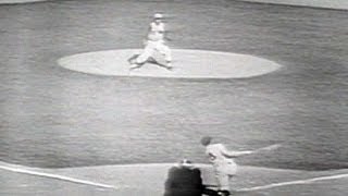 1961 WS Gm3 Maris homer in ninth gives Yanks lead [upl. by Bakerman]