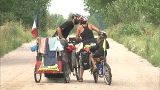 LEurope à vélo avec leur fille de 5 ans [upl. by Ahseinek3]