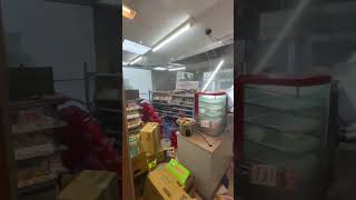 店家銀行都吹翻了  颱風  山陀兒  台灣  高雄  實況現場  Typhoon  Taiwan  Kaohsiung  Live scene  NEWS 全家便利商店 [upl. by Aihsekal191]