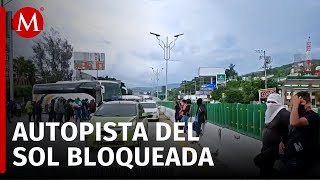 Normalistas de Ayotzinapa realizan bloqueo en la Autopista del Sol [upl. by Perdita]