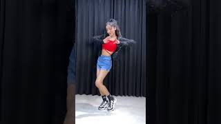 Chand Wala Mukhda Leke Chalo Na Bazaar Mein🔥  Viral Song Dance  Muskan Kalra shorts [upl. by Carita]