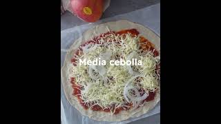 Pizza con queso de cabra cebolla y manzana [upl. by Er126]