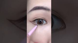 pencil eyeliner cat eyes looks tutorial byouthbecomingbeautifulguide eyelinertutorialvairalshort [upl. by Auberbach]