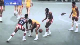 Harlem Globetrotter legend Meadowlark Lemon in action in 1977 [upl. by Aluap692]