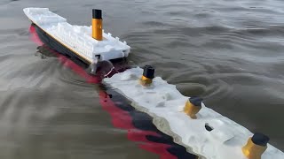 Titanic Model Sinking Test at the Lake [upl. by Savage]