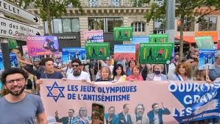 ProPalestine and ProIsrael Protesters Chant FacetoFace in Paris Ahead of Olympics [upl. by Falo]