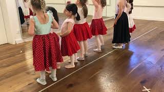 Ne parlons pas de Bruno  LA FAMILLE MADRIGAL  Chanson et danse pour enfants [upl. by Toddy385]