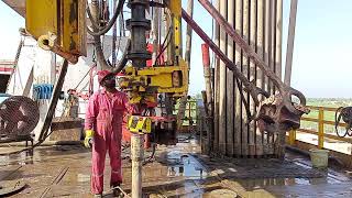 break connection drill pipe casing running tubing drilling rig well control well completion oilfield [upl. by Guss]