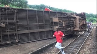 Cameroun 53 morts dans le déraillement dun train de voyageurs [upl. by Matilda]