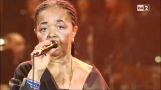 CESARIA EVORA quothoje è Natalquot [upl. by Ayetal]