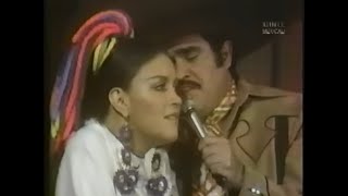 LUCHA VILLA Y VICENTE FERNÁNDEZ CANTAN EN VIVO quotPARECE QUE FUE AYERquot [upl. by Jentoft738]