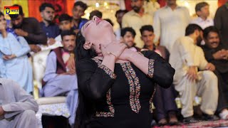 Chand Kay Lambay Lambay Wal  Alisha Malik Dance Performance 2024 [upl. by Alyse]