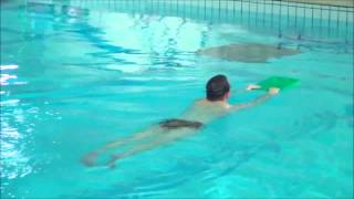 Natation  Apprendre la brasse avec une planches [upl. by Akilaz]