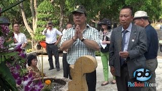 Đoàn Việt kiều Trường Sa 2014 viếng thăm nghĩa trang Bình An p2 [upl. by Itirp]