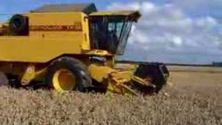 Combine New Holland TX32 [upl. by Nirre]