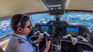 CONHEÇA A CABINE DE UM AVIÃO DURANTE O VOO  EMBRAER PHENOM100 175 [upl. by Eissed890]