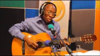 Daouda le sentimental chante mon Coeur balance avec sa guitare au Studio Mozaik [upl. by Sirraf]