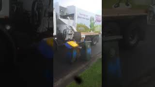 Garbage bin falls into garbagetruck [upl. by Lebar]