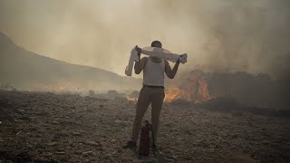 La Grecia quotin guerraquot contro gli incendi Evacuate persone da Eubea e Corfù [upl. by Yoko224]