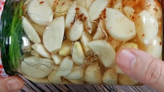 Noor  super easy Pickled Garlic without a smell شيف نور  مخلل الثوم الصحي بدون ريحة ولا حرقة [upl. by Onstad]