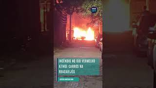 Incêndio no Rio Vermelho atinge carros [upl. by Dimah334]