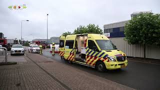 Chauffeur betonwagen rijdt tegen een boom en een zeecontainer [upl. by Vonni]