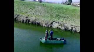 Bracconieri in azione in un canale veneto [upl. by Sabir382]