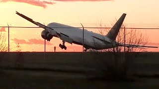 777 Pilot Loses Control Moments Before Touchdown [upl. by Baniez170]