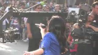 Demi Lovato performing at Disneyland In XTREME HD 11 09 09 Christmas Day Parade [upl. by Ewall]