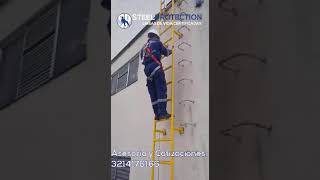 Uso correcto de una escalera vertical con línea de vida [upl. by Kaine]