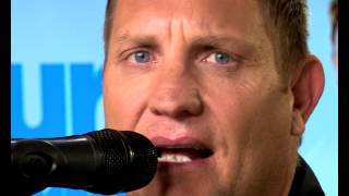 Kurt Darren Performs quotDans Op Die Tafelsquot LIVE [upl. by Kuebbing]