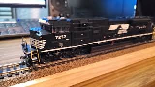 Athearn Genesis Norfolk Southern SD70ACU 7257 [upl. by Adlare]